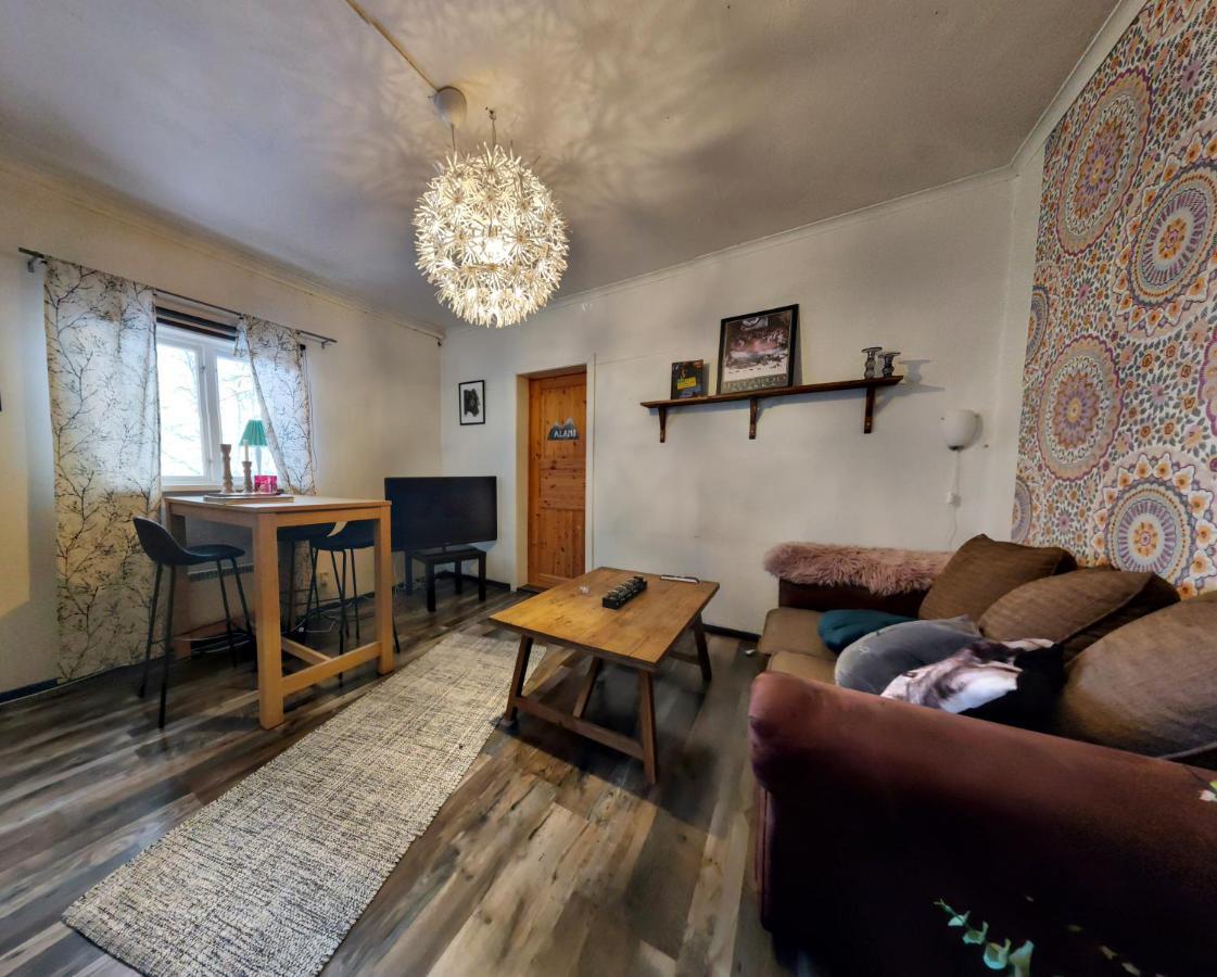 Husky Lodge Hostel Kiruna Bagian luar foto