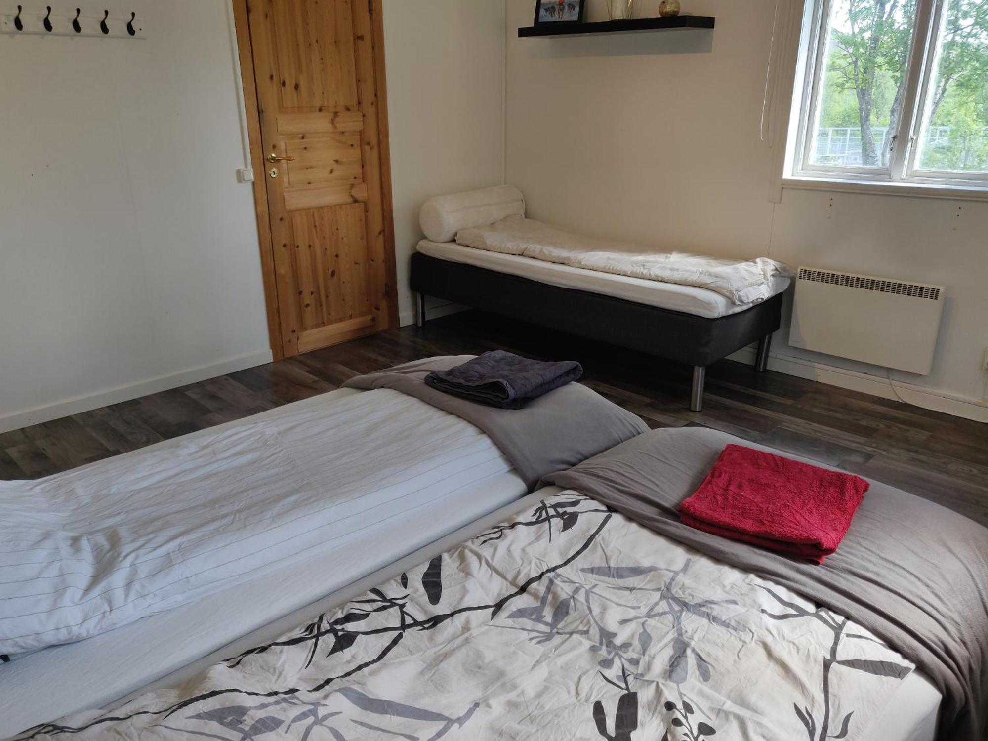 Husky Lodge Hostel Kiruna Bagian luar foto